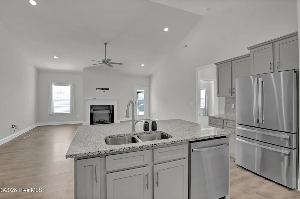 805 Washington Square Richlands, NC 28574