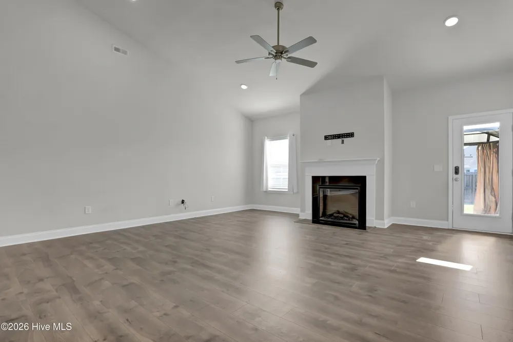 805 Washington Square Richlands, NC 28574