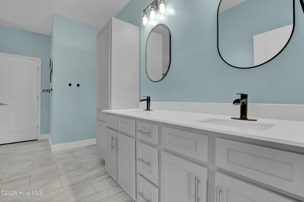 805 Washington Square Richlands, NC 28574
