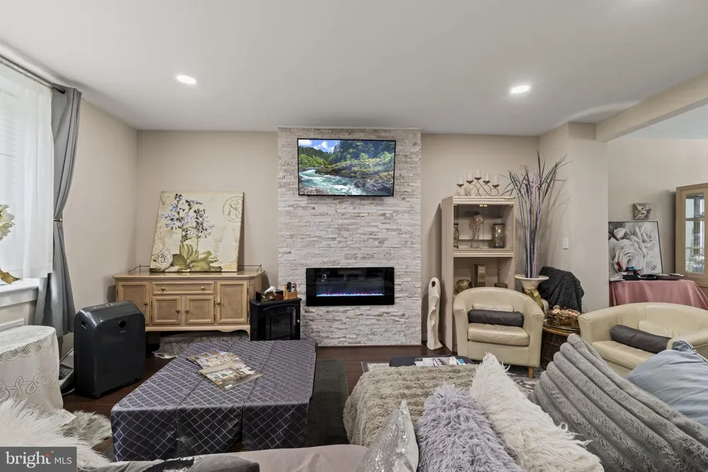 6023 13TH STREET Philadelphia, PA 19141