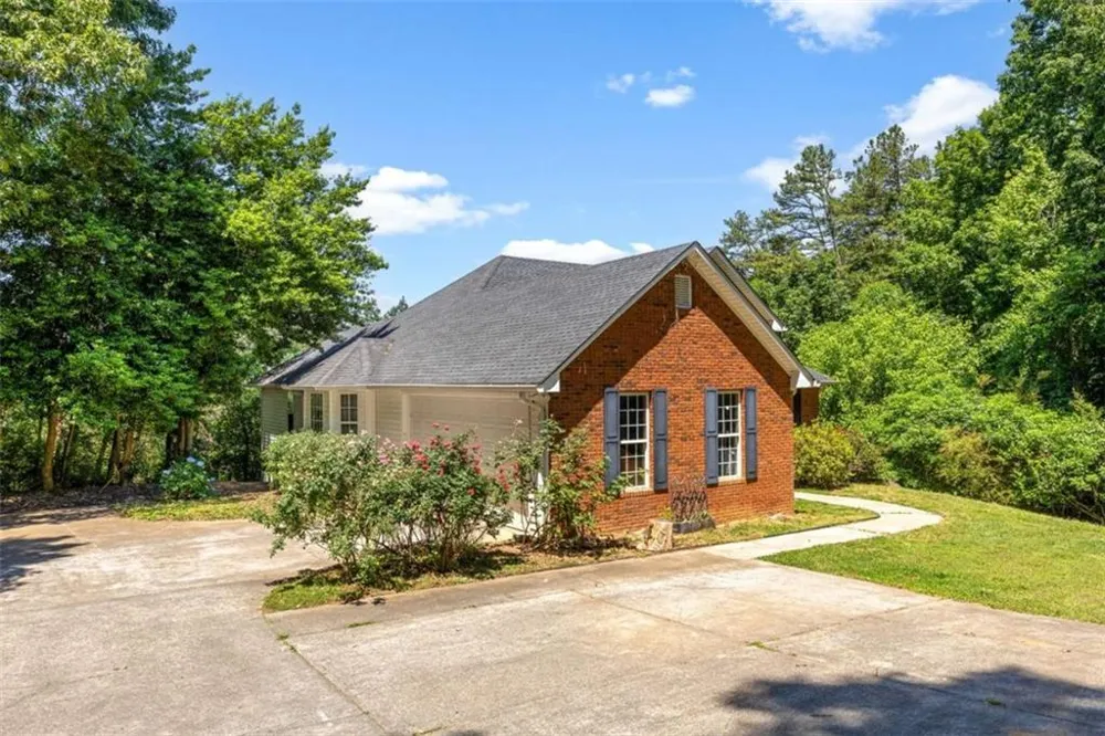 45 The Trail SE Lindale, GA 30147