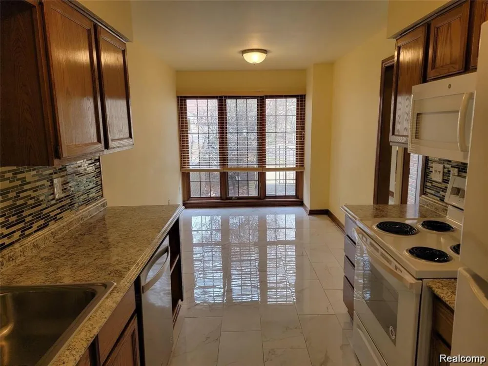13 Timberlane Court Dearborn City, MI 48126