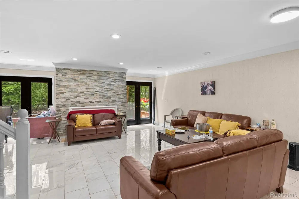 13 Timberlane Court Dearborn City, MI 48126