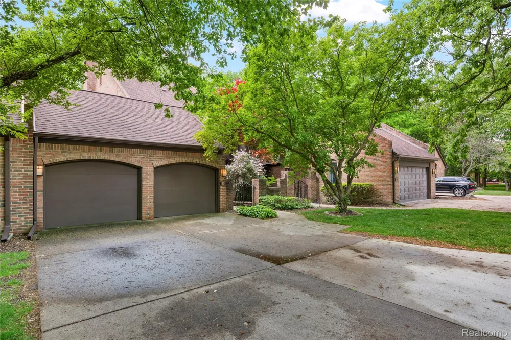 13 Timberlane Court Dearborn City, MI 48126