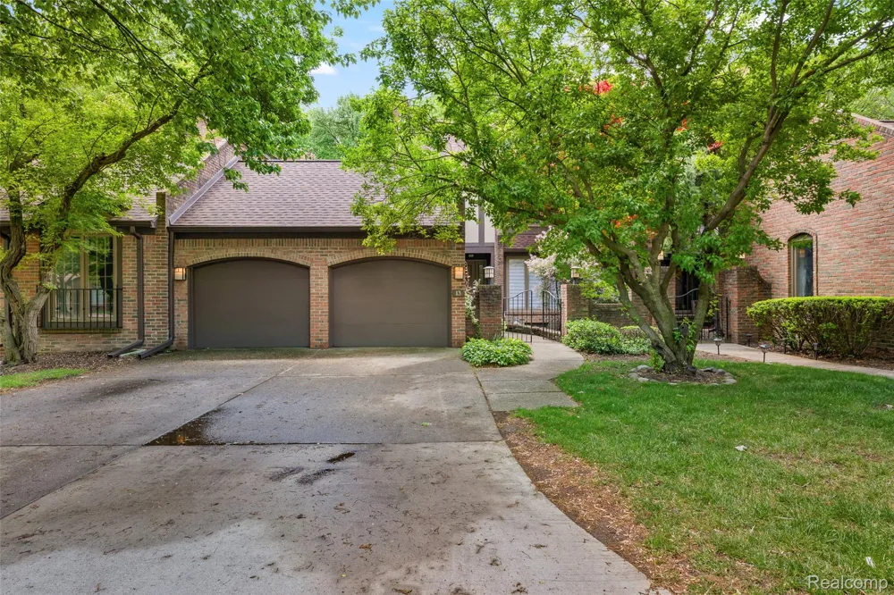 13 Timberlane Court Dearborn City, MI 48126