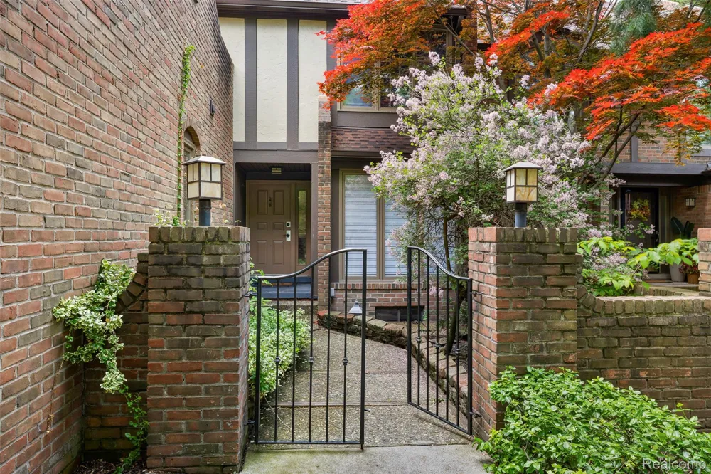 13 Timberlane Court Dearborn City, MI 48126