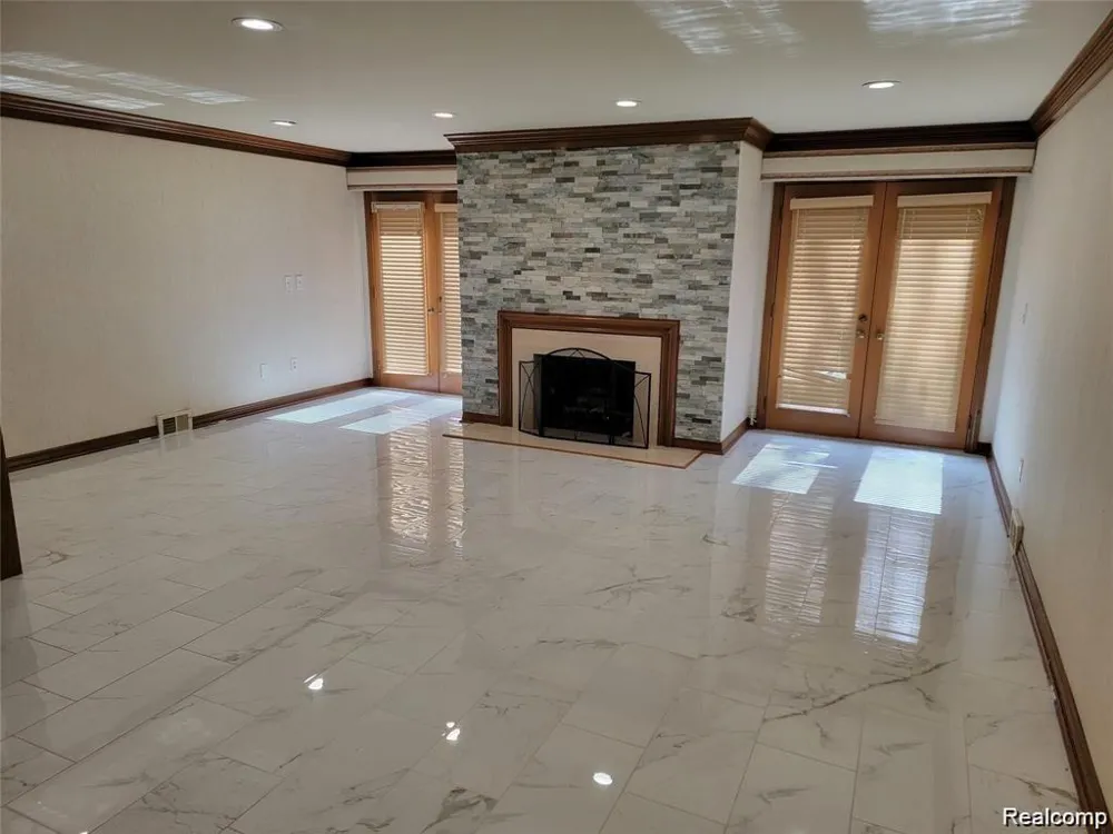 13 Timberlane Court Dearborn City, MI 48126