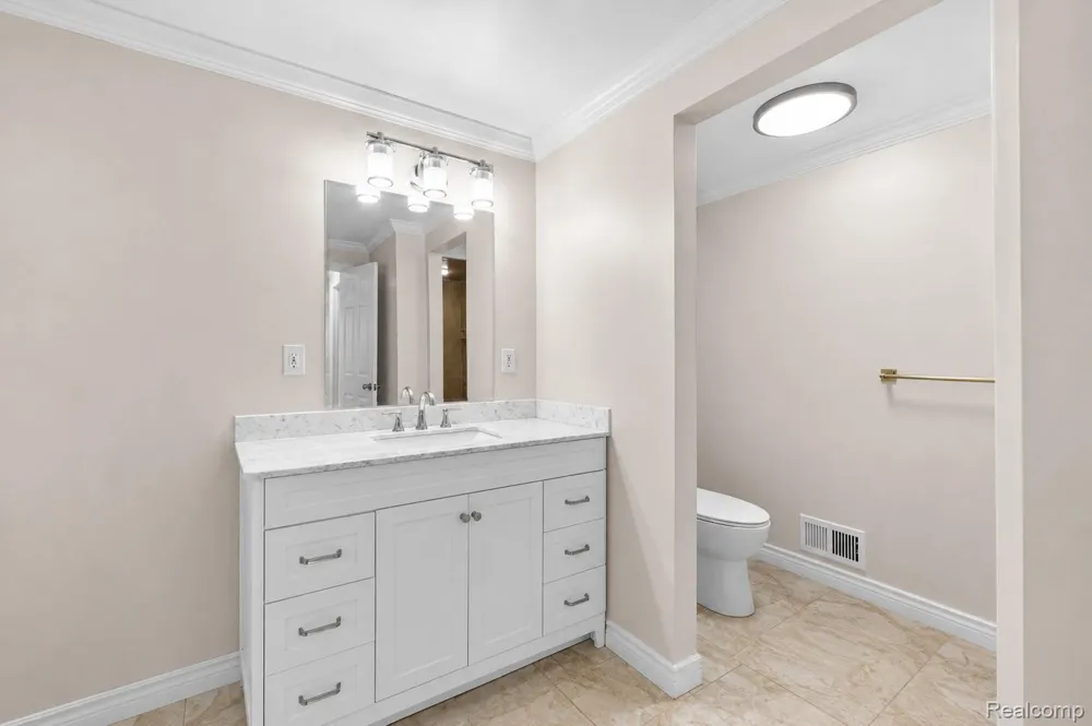 13 Timberlane Court Dearborn City, MI 48126