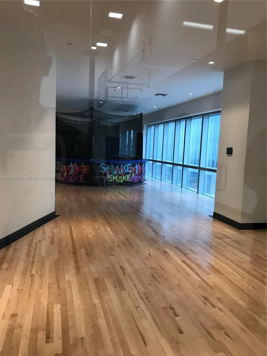 851 NE 1st Ave #207 Miami, FL 33132