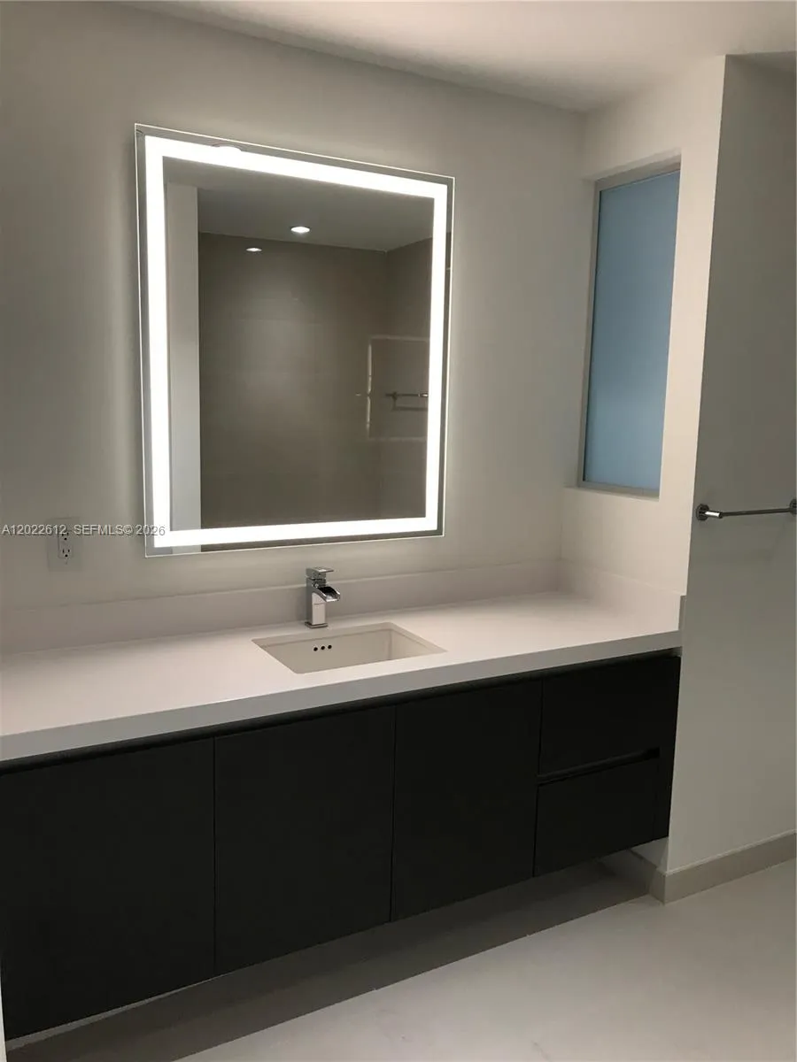 851 NE 1st Ave #207 Miami, FL 33132
