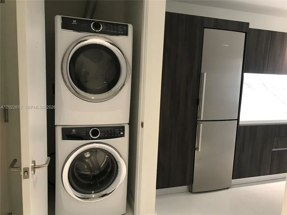 851 NE 1st Ave #207 Miami, FL 33132