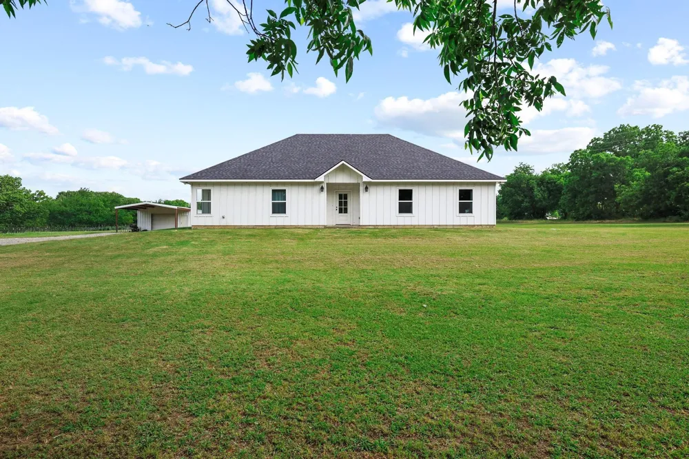 1350 County RD 4040 Road Ector, TX 75439