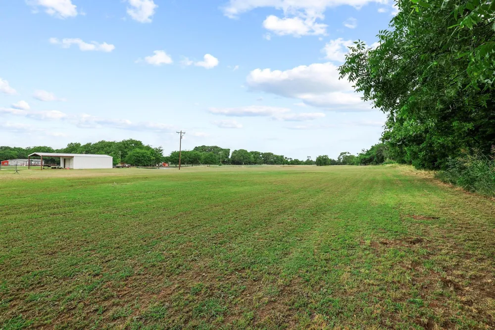 1350 County RD 4040 Road Ector, TX 75439