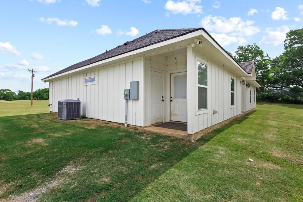 1350 County RD 4040 Road Ector, TX 75439