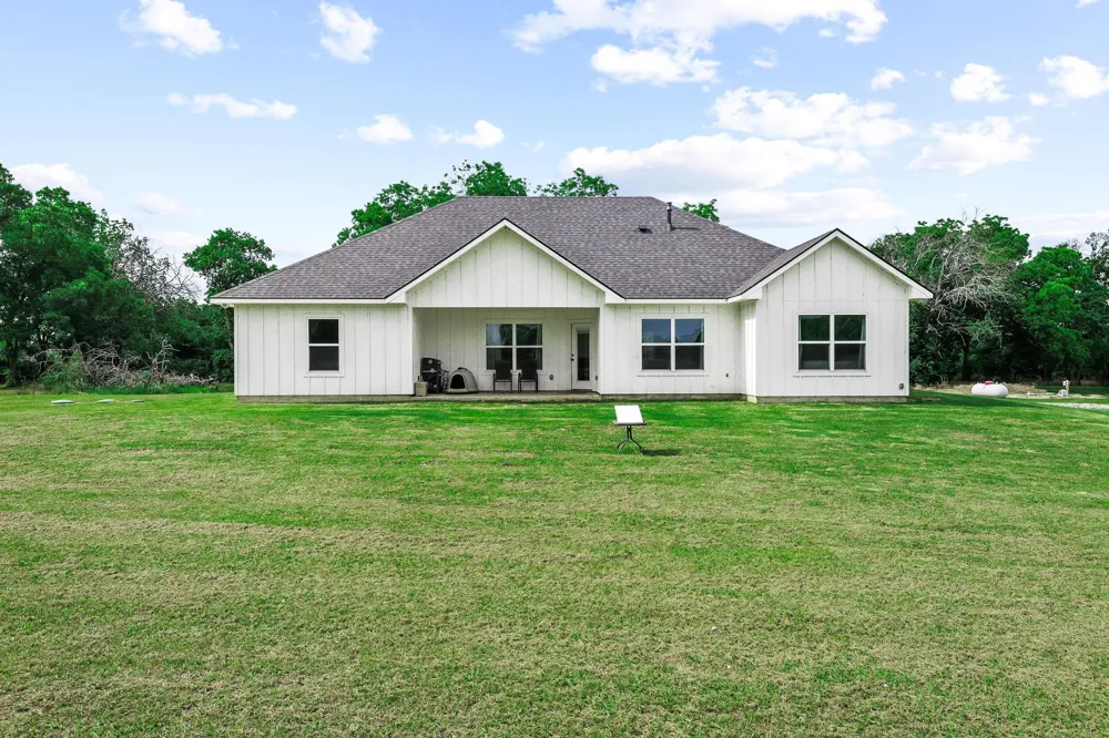 1350 County RD 4040 Road Ector, TX 75439