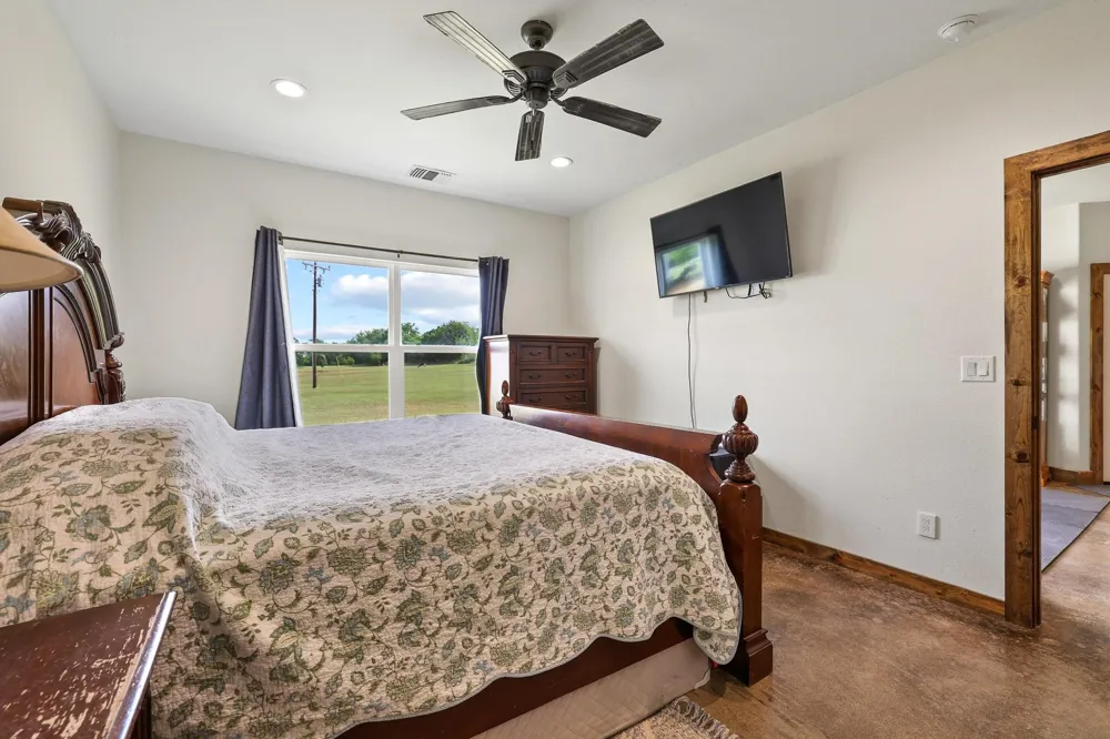 1350 County RD 4040 Road Ector, TX 75439