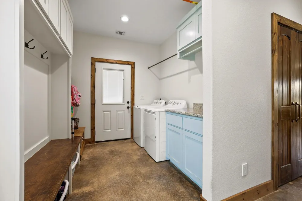 1350 County RD 4040 Road Ector, TX 75439