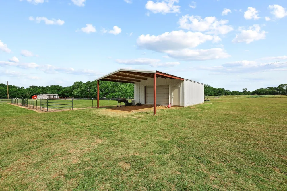 1350 County RD 4040 Road Ector, TX 75439