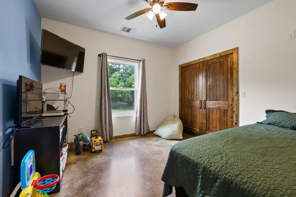 1350 County RD 4040 Road Ector, TX 75439
