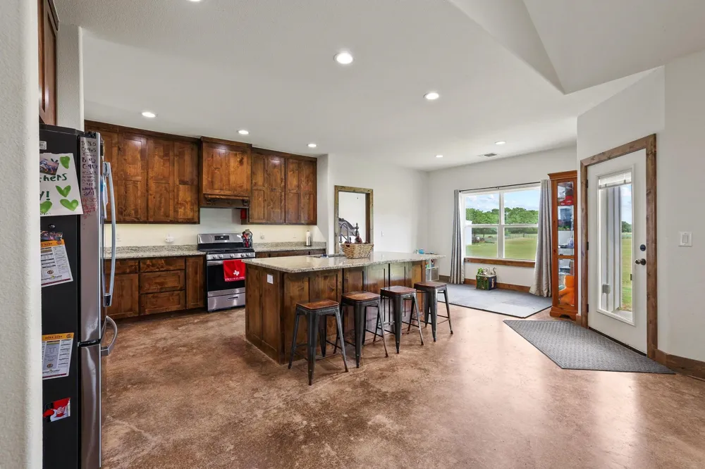 1350 County RD 4040 Road Ector, TX 75439
