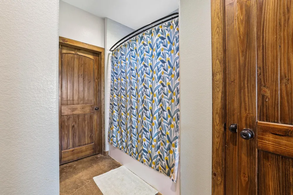 1350 County RD 4040 Road Ector, TX 75439