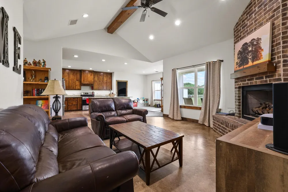1350 County RD 4040 Road Ector, TX 75439