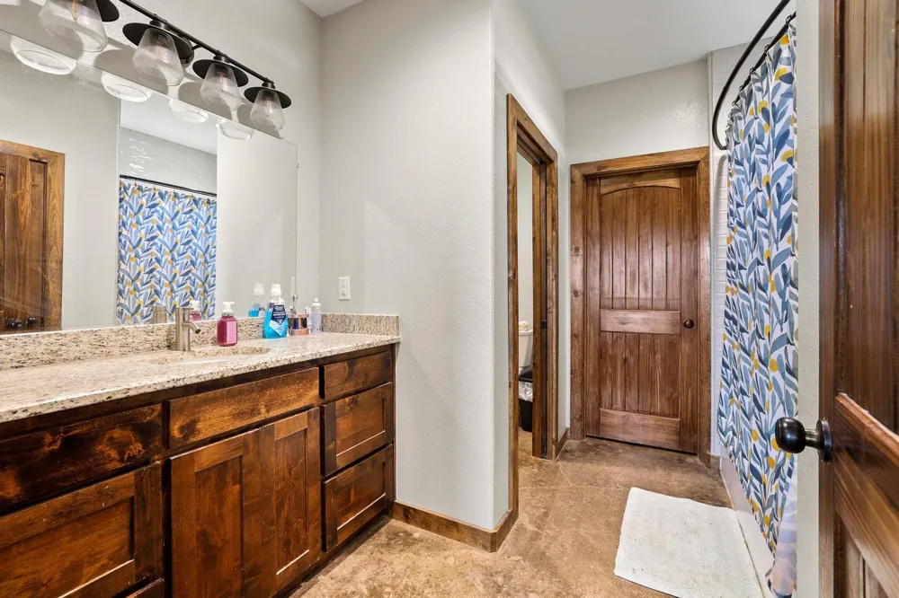 1350 County RD 4040 Road Ector, TX 75439