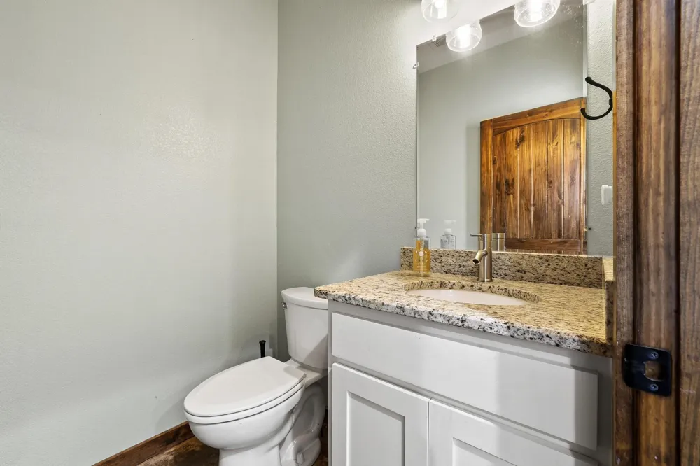 1350 County RD 4040 Road Ector, TX 75439