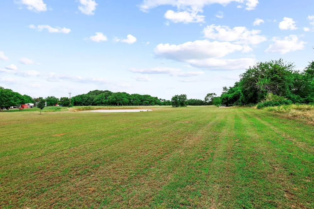 1350 County RD 4040 Road Ector, TX 75439