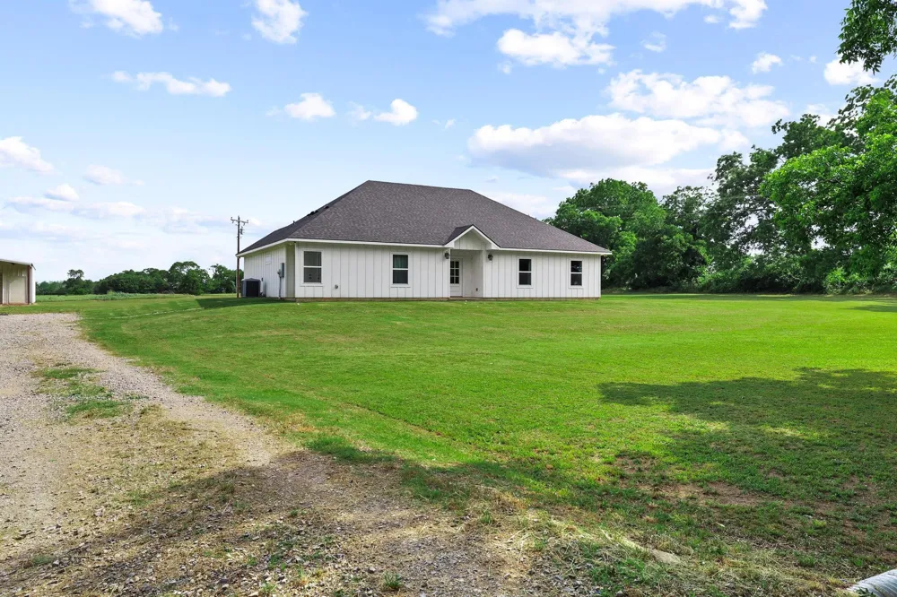 1350 County RD 4040 Road Ector, TX 75439