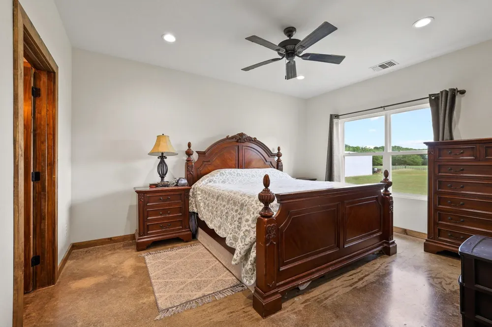 1350 County RD 4040 Road Ector, TX 75439