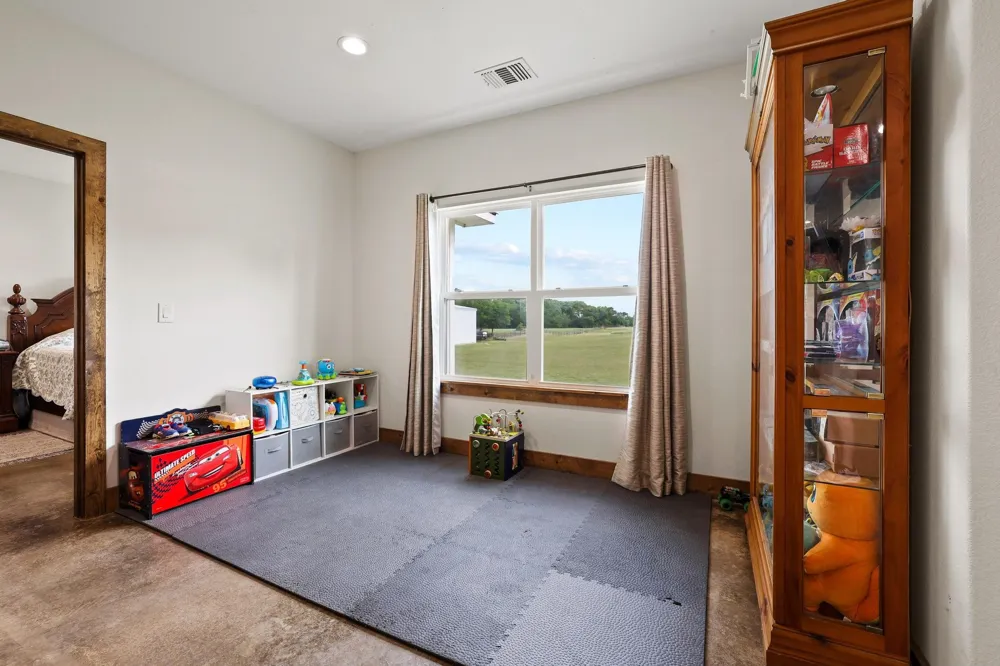 1350 County RD 4040 Road Ector, TX 75439