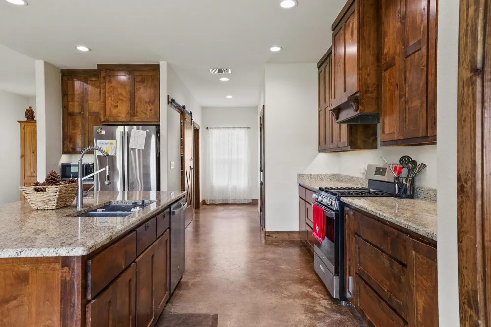 1350 County RD 4040 Road Ector, TX 75439