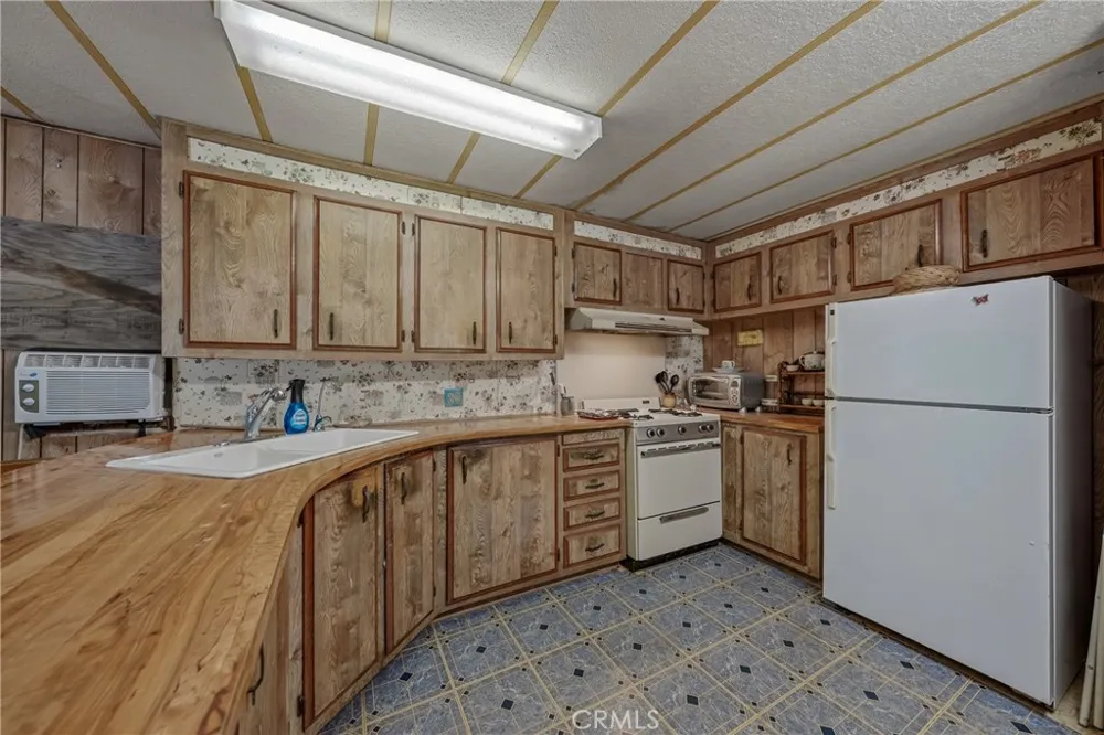 4246 2nd Avenue Lakeport, CA 95453