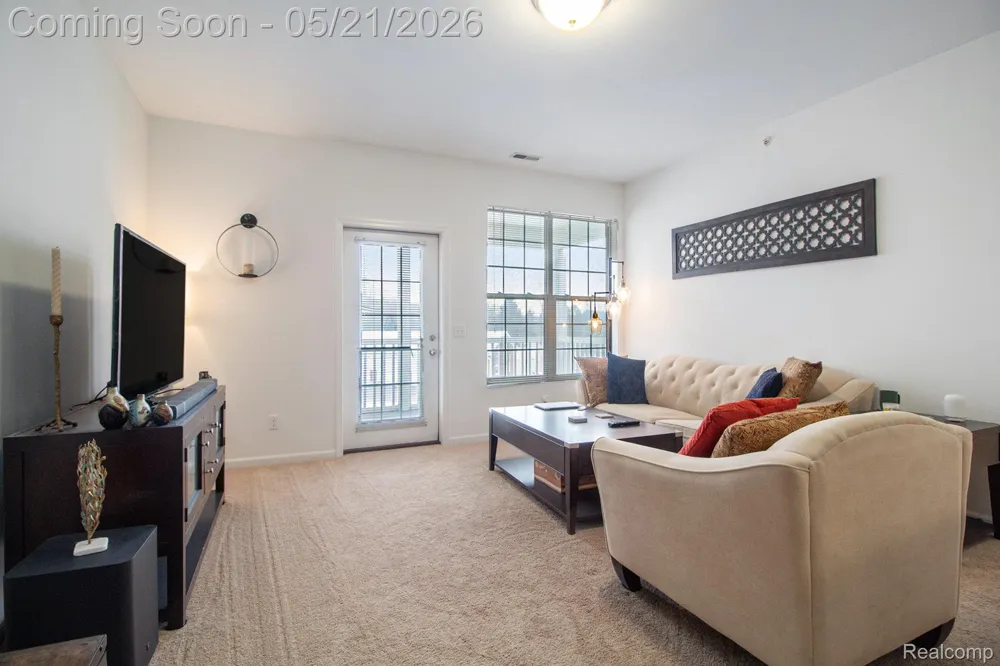 1043 E SUMMERFIELD GLEN CIRCLE Scio Township, MI 48103