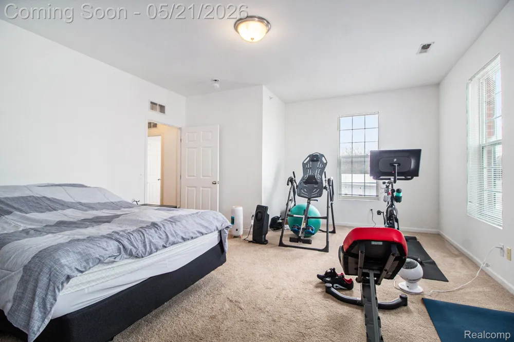 1043 E SUMMERFIELD GLEN CIRCLE Scio Township, MI 48103