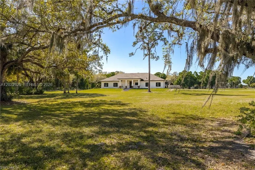 5535 COUNTY ROAD 78 La Belle, FL 33935