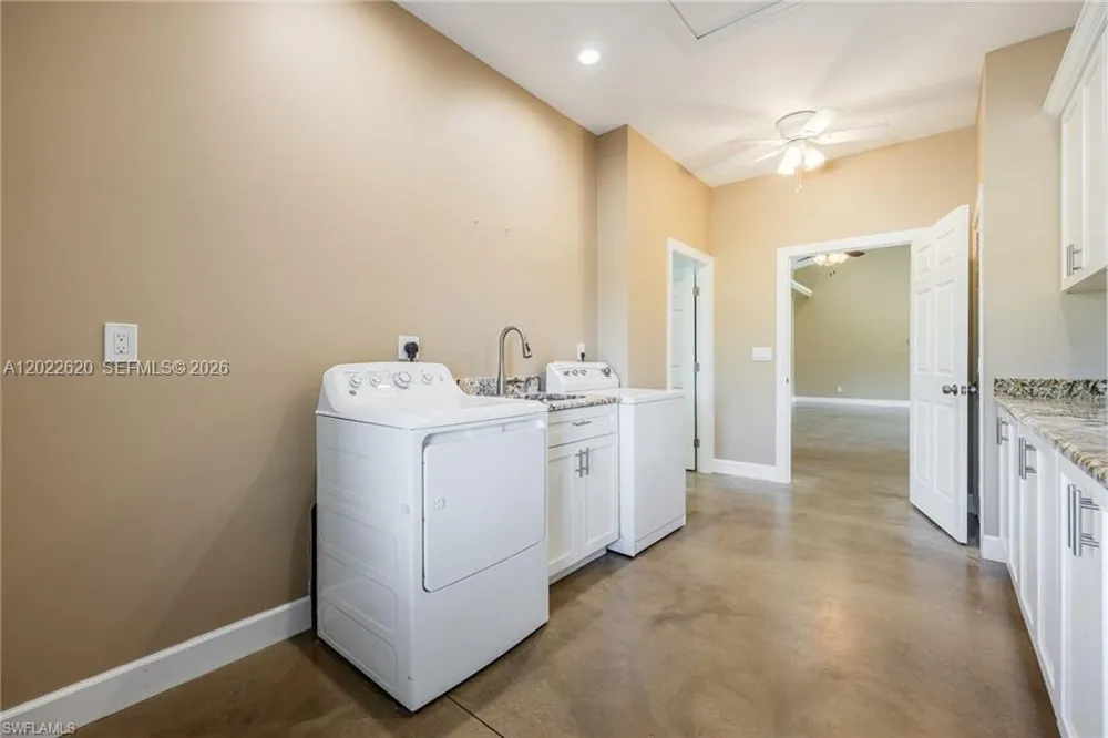 5535 COUNTY ROAD 78 La Belle, FL 33935