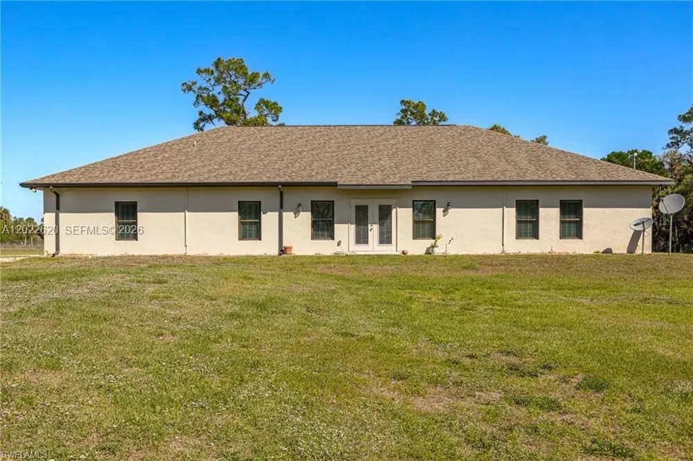 5535 COUNTY ROAD 78 La Belle, FL 33935