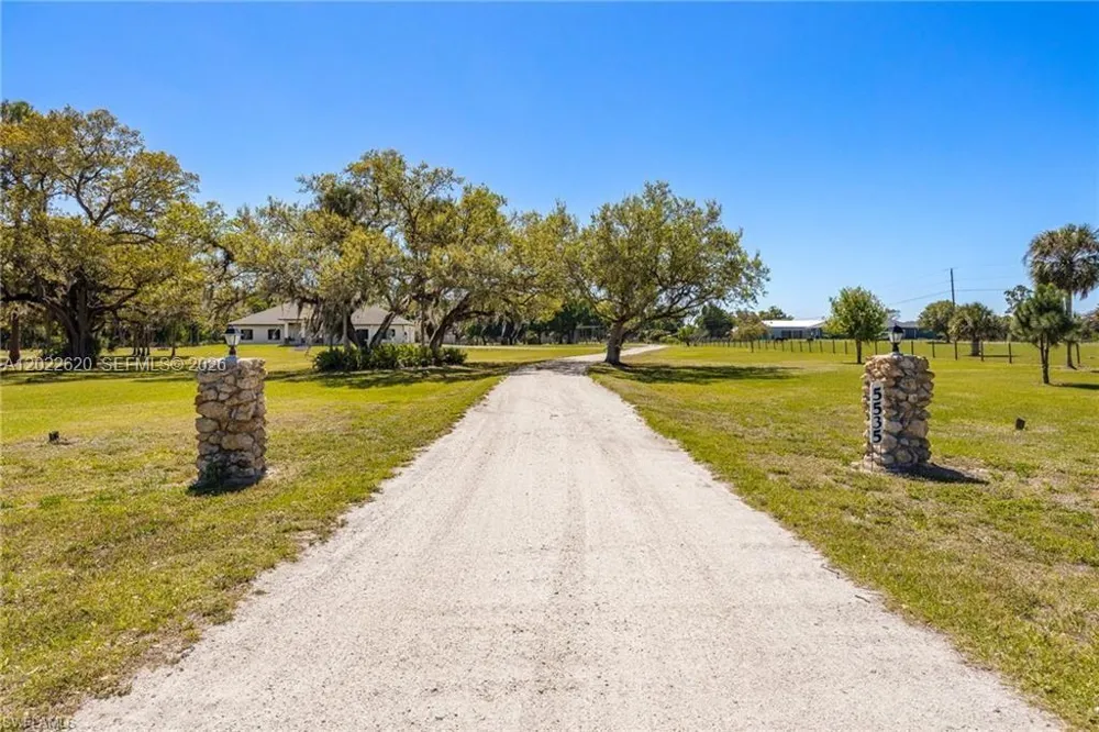 5535 COUNTY ROAD 78 La Belle, FL 33935
