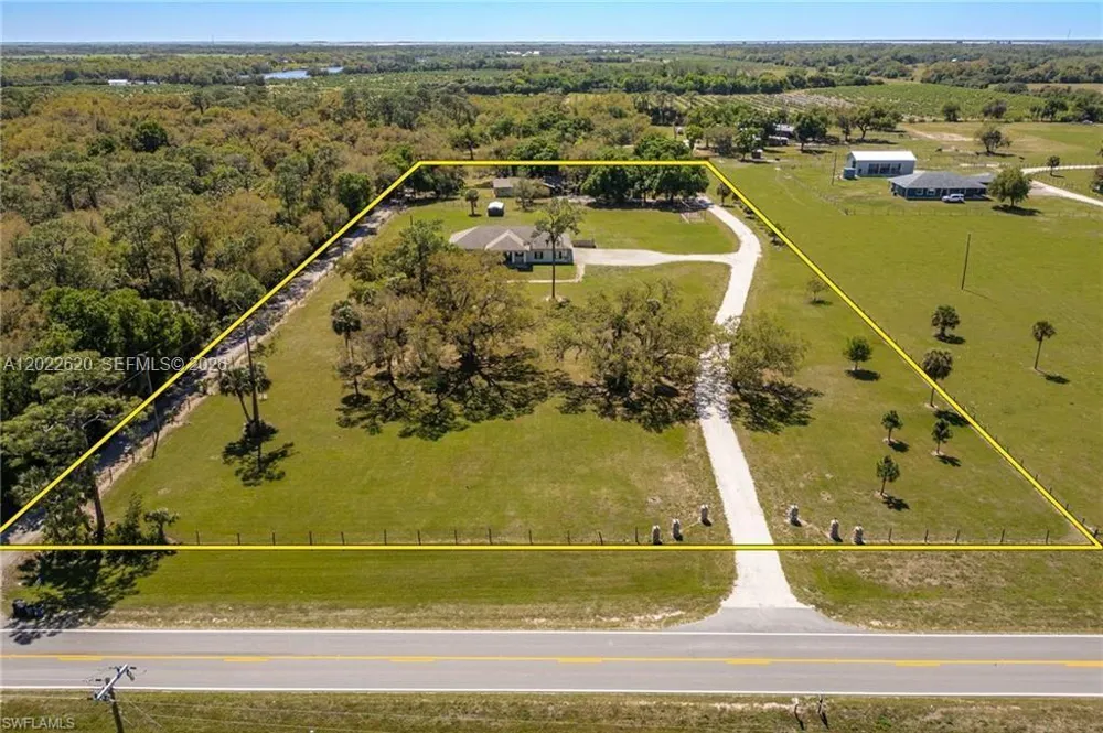 5535 COUNTY ROAD 78 La Belle, FL 33935