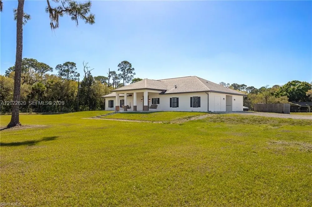 5535 COUNTY ROAD 78 La Belle, FL 33935