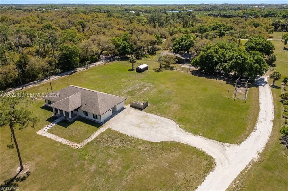 5535 COUNTY ROAD 78 La Belle, FL 33935