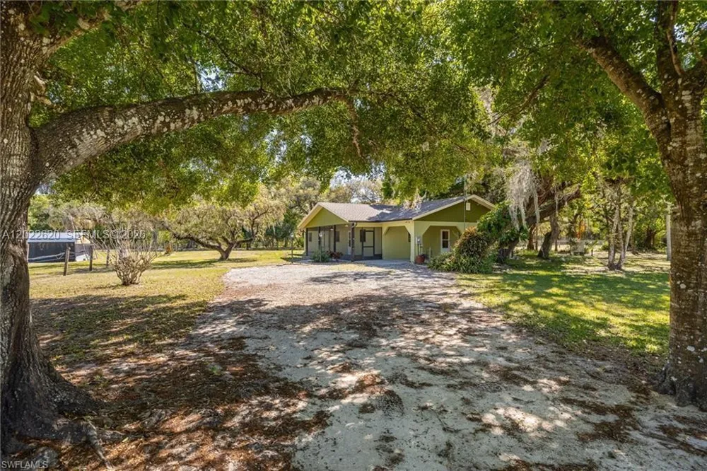 5535 COUNTY ROAD 78 La Belle, FL 33935