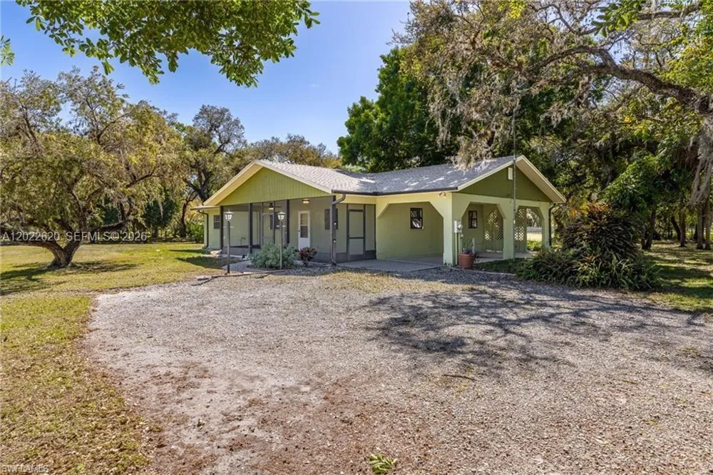 5535 COUNTY ROAD 78 La Belle, FL 33935