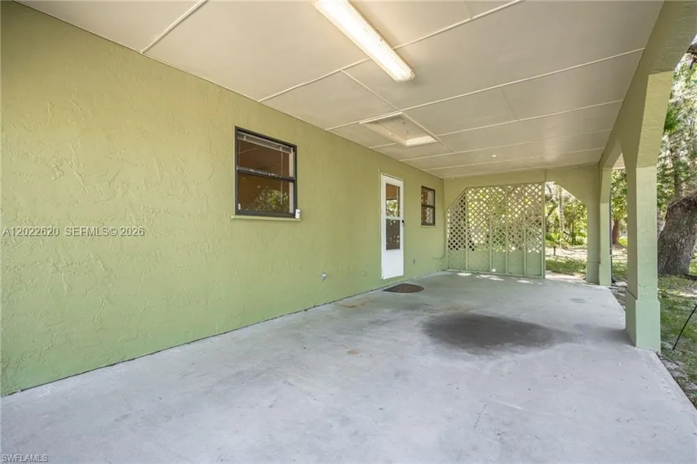 5535 COUNTY ROAD 78 La Belle, FL 33935