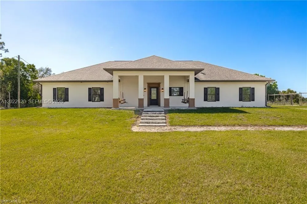 5535 COUNTY ROAD 78 La Belle, FL 33935