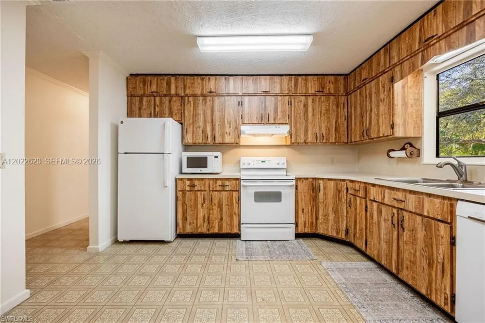 5535 COUNTY ROAD 78 La Belle, FL 33935