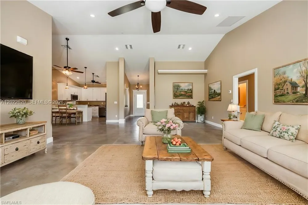 5535 COUNTY ROAD 78 La Belle, FL 33935