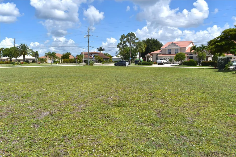 825 VIA TRIPOLI Punta Gorda, FL 33950